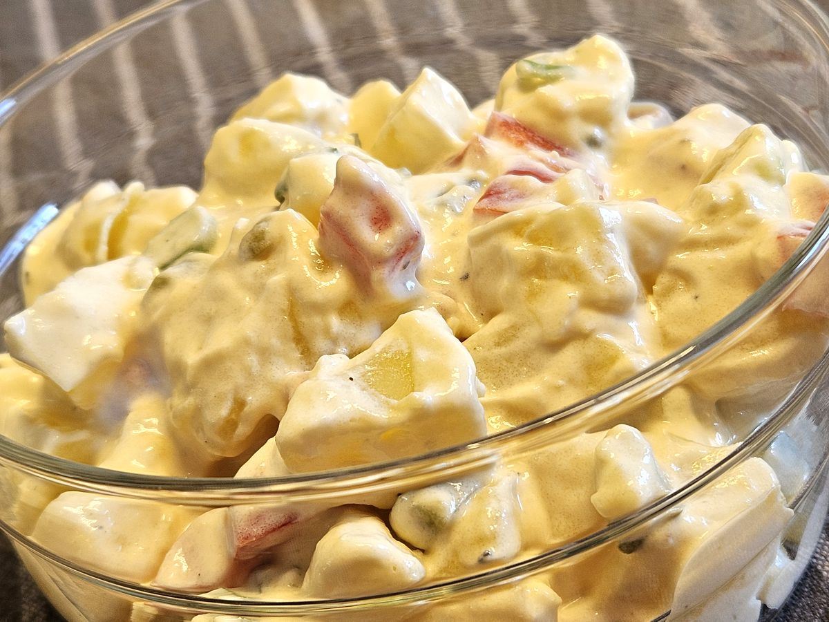 Kartoffelsalat mit Joghurtdressing, Paprika und Frühlingszwiebeln - ohne Mayo, ohne Ei