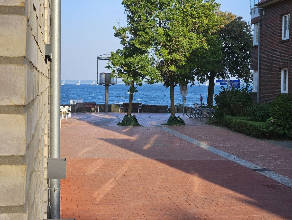 Balkon mit Aussicht auf die Eckernförder Bucht. Aushaltbar.