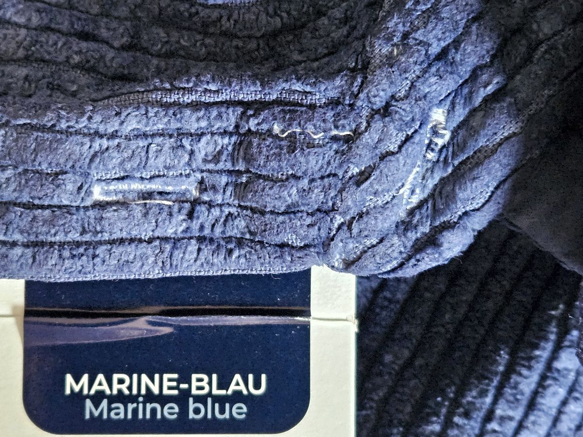 Textilfarbe für Marine-Blau hat auf Cord leider eine Fehlfarbe ergeben