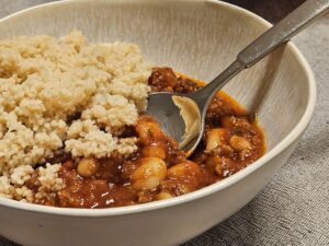 Bohnen-Tomaten-Hack-Eintopf mit Couscous